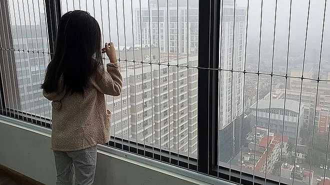 Thiết kế lan can, cửa sổ an toàn cho trẻ nhỏ tại chung cư - IPS